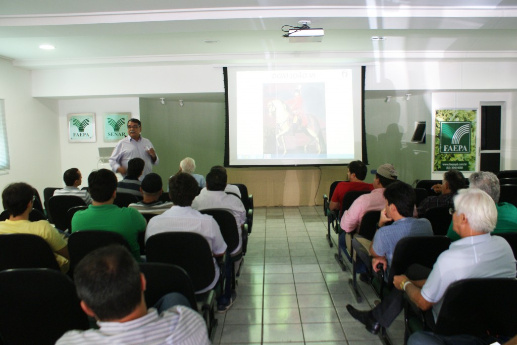 O curso está sendo ministrado pelo médico veterinário, José Ferraz de Oliveira Neto