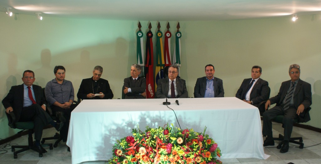 Da esquerda para direita: Abdon Miranda, Efraim Filho, Dom Aldo Pagotto, Mário Borba, João Martins, Rômulo Montenegro,  João Alves e Walter Aguiar